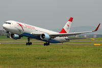 OE-LAY @ VIE - Austrian Airlines