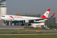 OE-LAY @ VIE - Austrian Airlines - by Roman Reiner