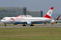 OE-LAT @ VIE - Austrian Airlines