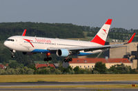 OE-LAE @ VIE - Austrian Airlines - by Chris Jilli