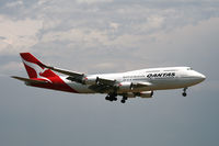 VH-OEJ @ DFW - QANTAS landing at DFW Airport - Formerly painted as Wanala Dreaming
