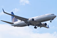 N35204 @ KORD - United Airlines  Boeing 737-824, UAL1511 arriving from Houston Bush Intercontinental /KIAH, RWY 10 approach KORD. - by Mark Kalfas
