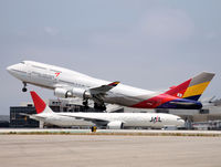 HL7418 @ KLAX - HL7418 departs LAX - by Jonathan Ma