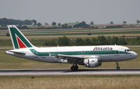 EI-IMC @ LOWW - Alitalia Airbus A319 - by Thomas Ranner