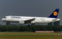 D-AIQT @ EDDL - short final RW23L - by Friedrich Becker