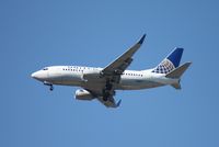 N16617 @ MCO - United 737-500
