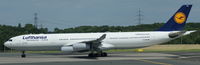 D-AIGS @ EDDL - Lufthansa, is lining up Rwy 23L at Düsseldorf Int´l (EDDL) - by A. Gendorf