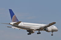 N562UA @ KORD - United Airlines Boeing 757-222, UAL908 arriving from Denver/KDEN, RWY 14R approach KORD. - by Mark Kalfas