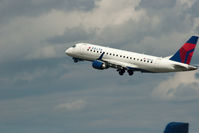 N213JQ @ DCA - EMB 170 taking off at Reagan National - by Mauricio Morro