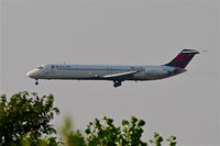 N784NC @ KORD - Delta Airlines Mcdonnell Douglas DC-9-51, DAL653 arriving from KDTW, RWY 27L approach KORD. - by Mark Kalfas