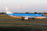 PH-EZM @ VIE - KLM cityhopper