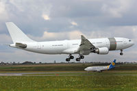 A7-HHM @ LOWW - Qatar Amiri Flight - by Wolfgang Kronfuss