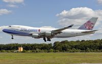 B-18709 @ ELLX - short final RW06