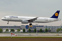 D-AIRN @ EDDM - Lufthansa's Kaiserslautern short finals Rwy08L - by Thomas Spitzner
