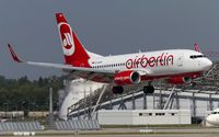 D-AHXB @ EDDM - moments prior touchdown - by Friedrich Becker