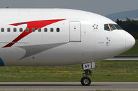 OE-LAY @ VIE - Austrian Airlines