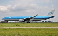 PH-AKA @ EHAM - KLM Airbus - by Jan Lefers