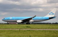 PH-AOH @ EHAM - KLM Airbus - by Jan Lefers