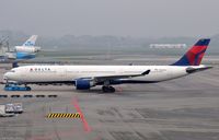 N805NW @ EHAM - DELTA - by Jan Lefers