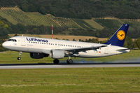 D-AIZF @ VIE - Lufthansa - by Chris Jilli