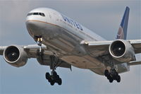 N797UA @ KORD - United Airlines Boeing 777-222, UAL836 arriving from Shanghai Pudong International/ZSPD, RWY 28 approach KORD.