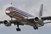 N613AA @ KORD - American Airlines Boeing 757-223, AAL889 arriving from St. Louis/KSTL, RWY 28 approach KORD.