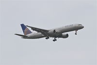 N521UA @ KORD - United Airlines Boeing 757-222, UAL338 arriving from KSEA, RWY 10 approach KORD. - by Mark Kalfas