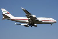 A6-HRM @ LFPB - The Queen of the Sky arriving from Abu Dhabi. Gracefully gliding toward Rwy 07. - by Paul Carlotti
