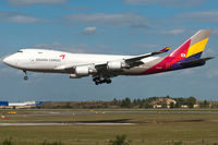 HL7420 @ LOWW - HL7420@VIE - by Basti777