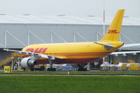 D-AEAS @ EGNX - EAT Leipzig operating for DHL - by Chris Hall