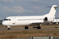 VH-XWN @ YBBN - Alliance Airlines Fokker 100 - by Thomas Ranner