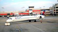 N928DN @ KATL - Atlanta - by Ronald Barker