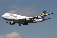 D-ABVN @ EDDF - Lufthansa 747-400 - by Andy Graf-VAP