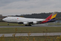 HL7618 @ LOWW - Asiana Boeing 747 - by Thomas Ranner