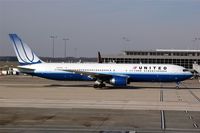 N659UA @ KIAD - KIAD/IAD Shot from concourse D gate D29 taxiing in to the gate.