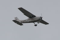 N52606 @ KSRQ - Cessna Skyhawk (N52606) on approach to Sarasota-Bradenton International Airport - by jwdonten