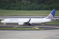 N37427 @ KTPA - United Flight 1062 (N37427) arrives at Tampa International Airport following a flight from Chicago-O'Hare International Airport - by Jim Donten