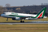 EI-IMM @ VIE - Alitalia - by Chris Jilli