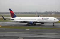 N183DN @ EDDL - Delta Air Lines, Boeing 767-332ER (WL), CN: 27110/0492 - by Air-Micha