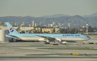 HL7784 @ KLAX - Taxiing to gate - by Todd Royer