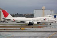 JA8913 @ KLAX - JAL B744 about to leave for Japan - by FerryPNL