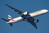 A6-ECM @ LOWW - Emirates 777-300