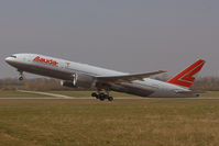 OE-LPA @ LOWW - Lauda Air Boeing 777-200