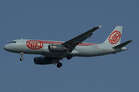 OE-LOR @ LOWW - Flyniki Airbus 320