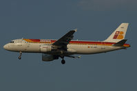 EC-HQG @ LOWW - Iberia Airbus 320