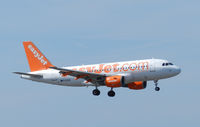 G-EZAW @ EGPH - Easy 487 on finals for runway 06 from BFS - by Mike stanners
