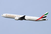 A6-EBM @ VIE - Emirates - by Chris Jilli
