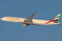 A6-EGE @ VIE - Emirates - by Chris Jilli
