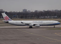 B-18801 @ EHAM - Taxi to runway 24 for take off - by Willem Göebel