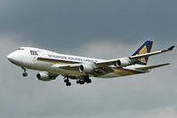 9V-SFQ @ EHAM - Singapore Airlines Cargo Boeing B747-412F/SDC final approach EHAM/AMS - by Janos Palvoelgyi